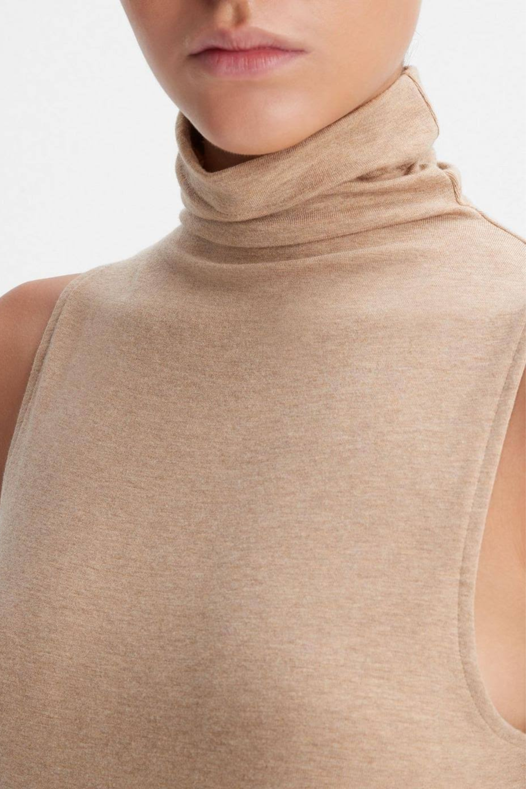 Vince Sleeveless Turtle