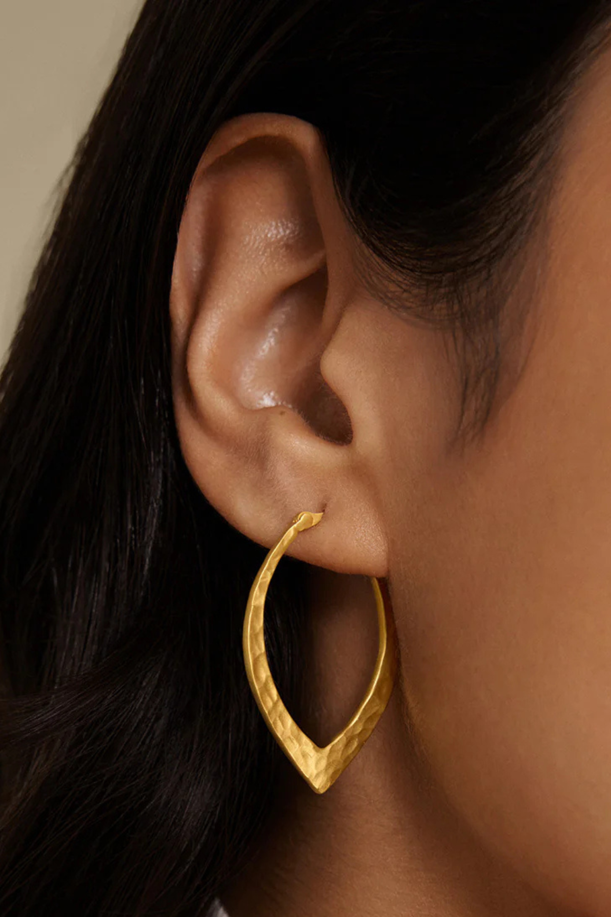 Satya Transformation Hammer Hoop