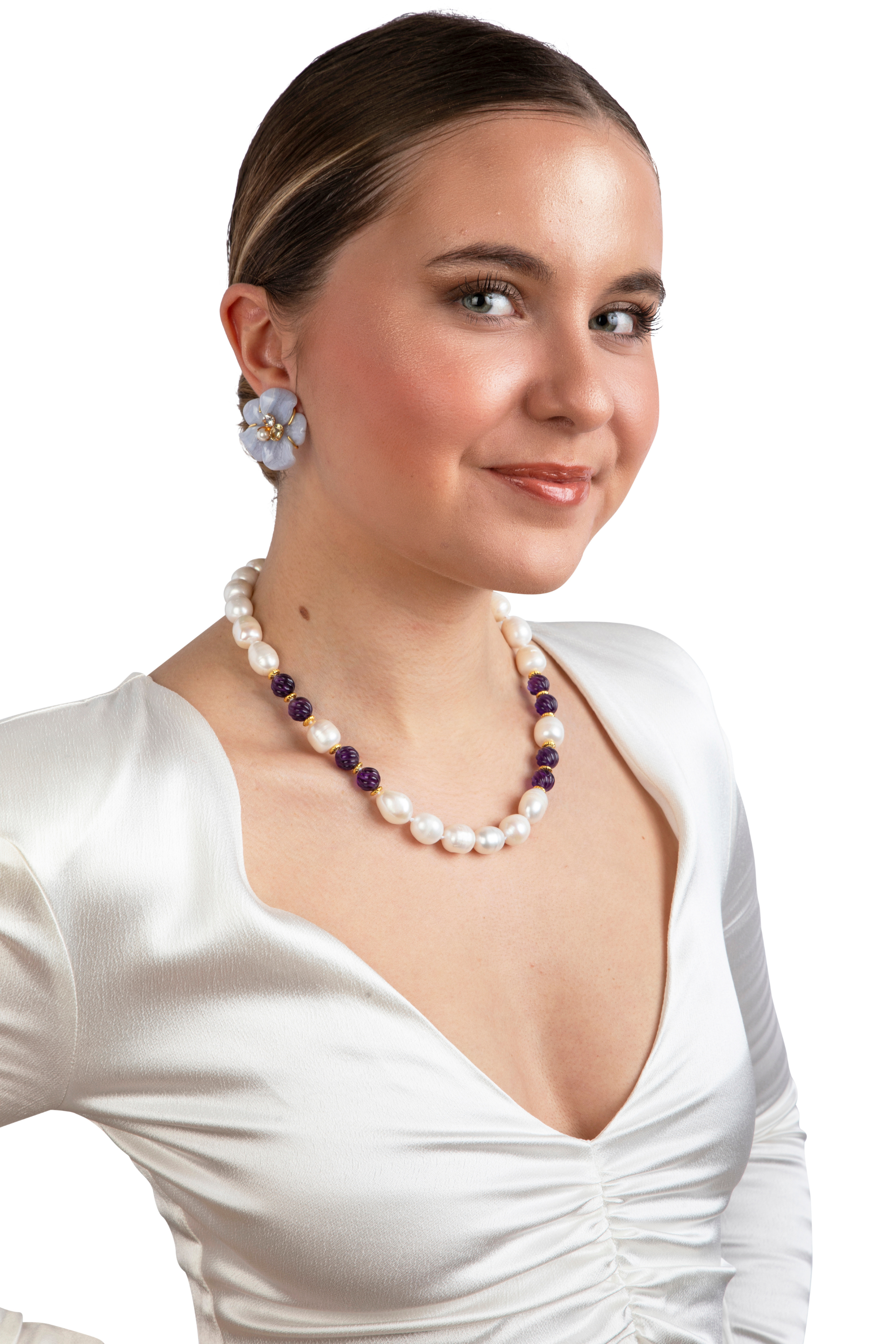 Bounkit Carved Flower Earring