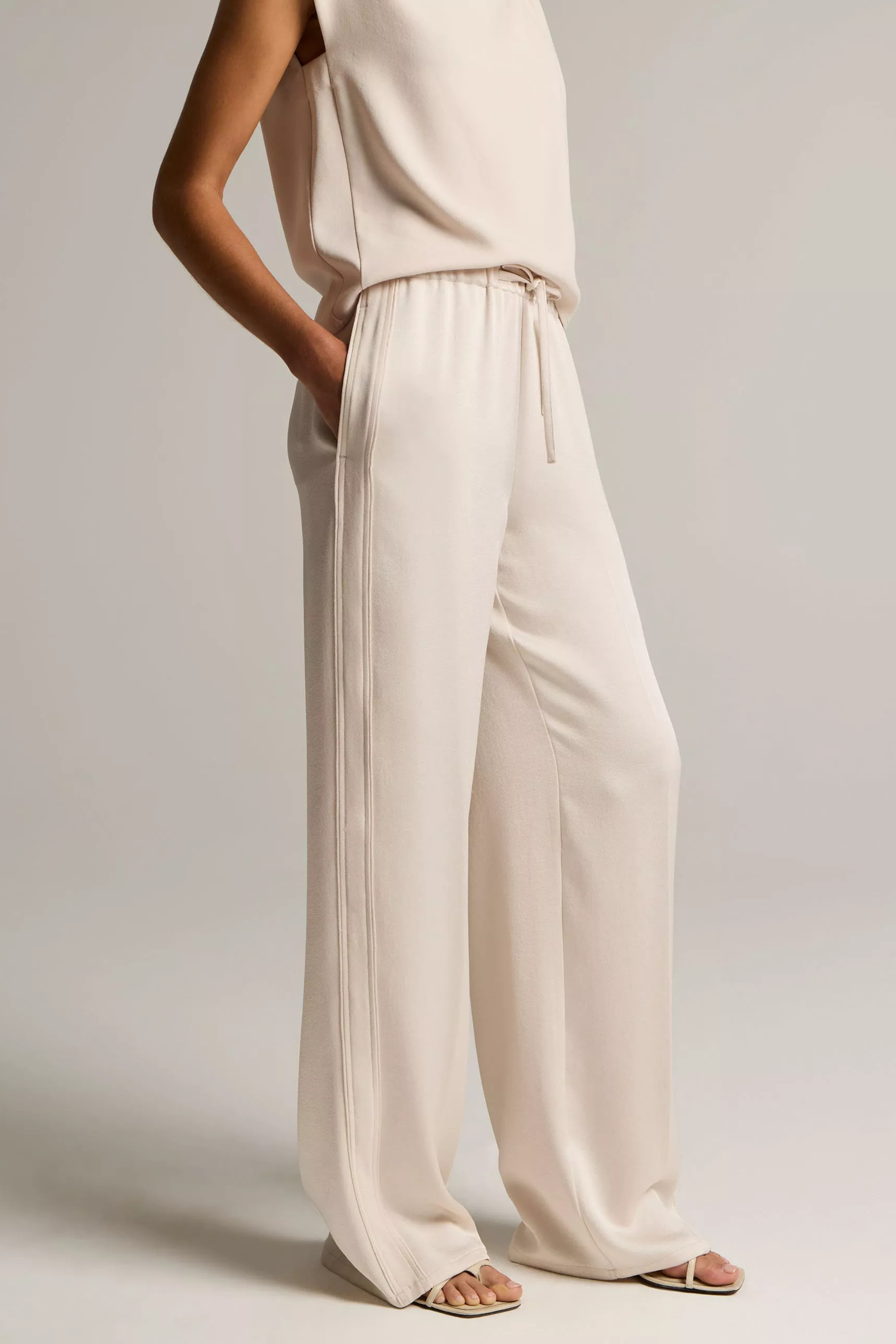 Vince Mid Waist Shine Crepe Pull On