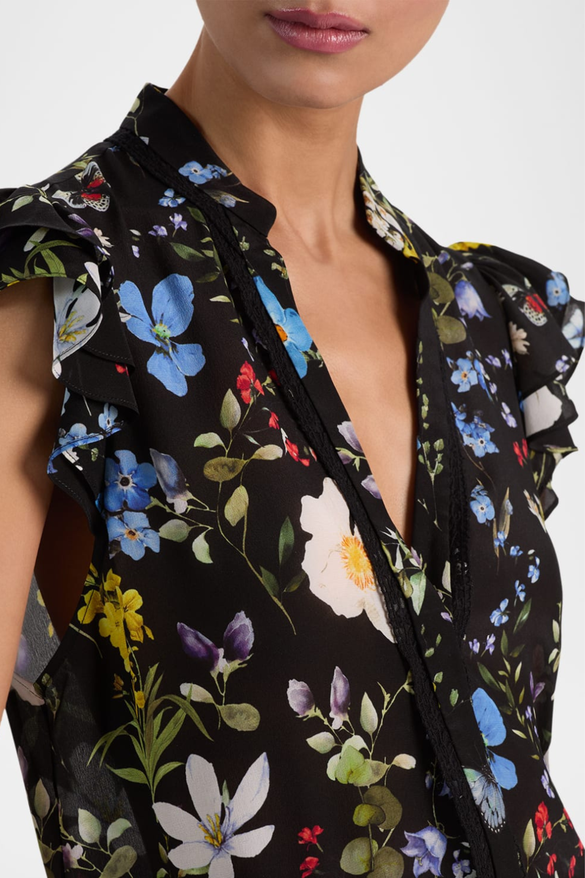 Alice + Olivia Arlette Flutter Sleeve Blouse in Twisting Vines