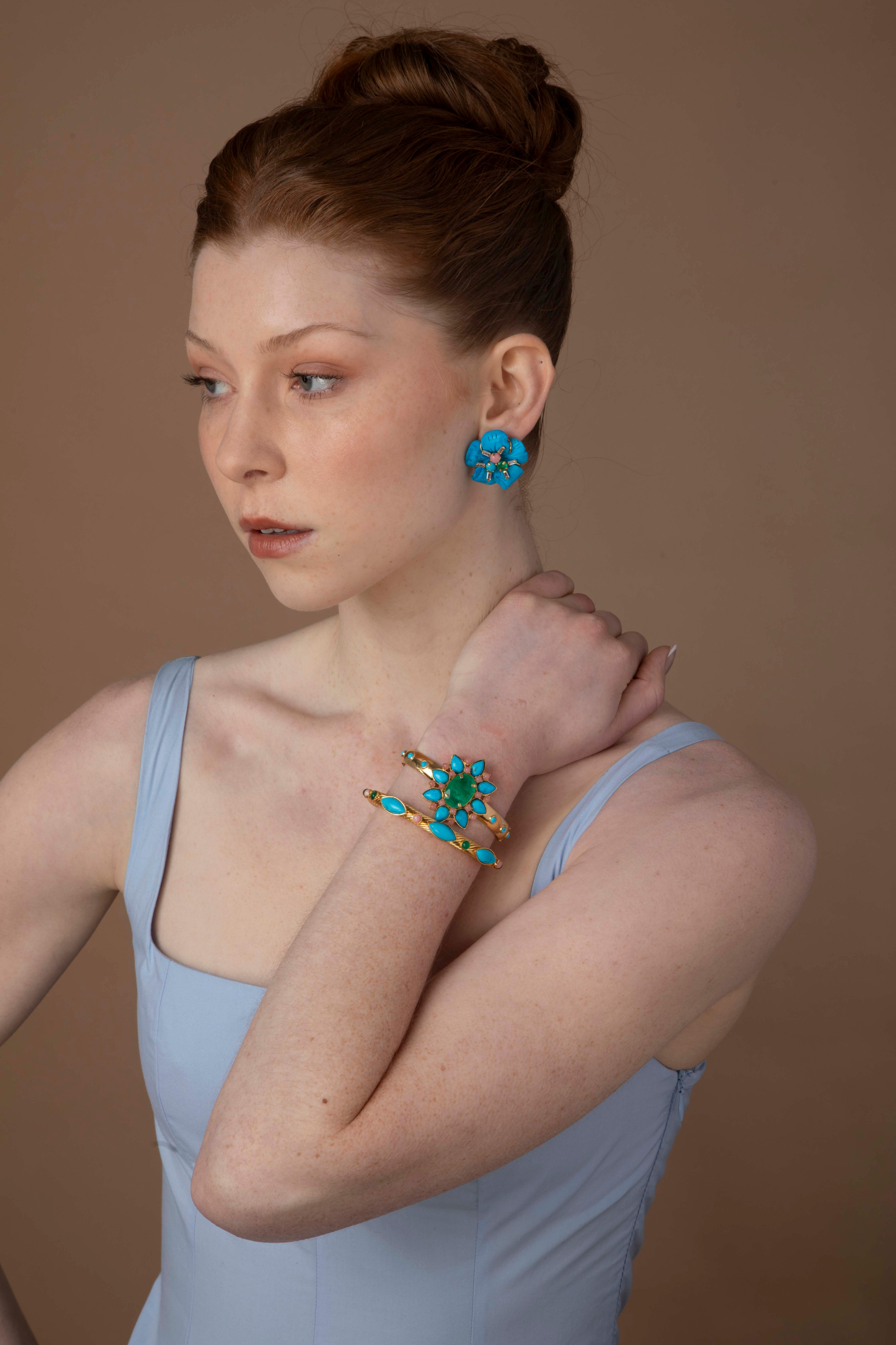 Bounkit Carved Flower Earring