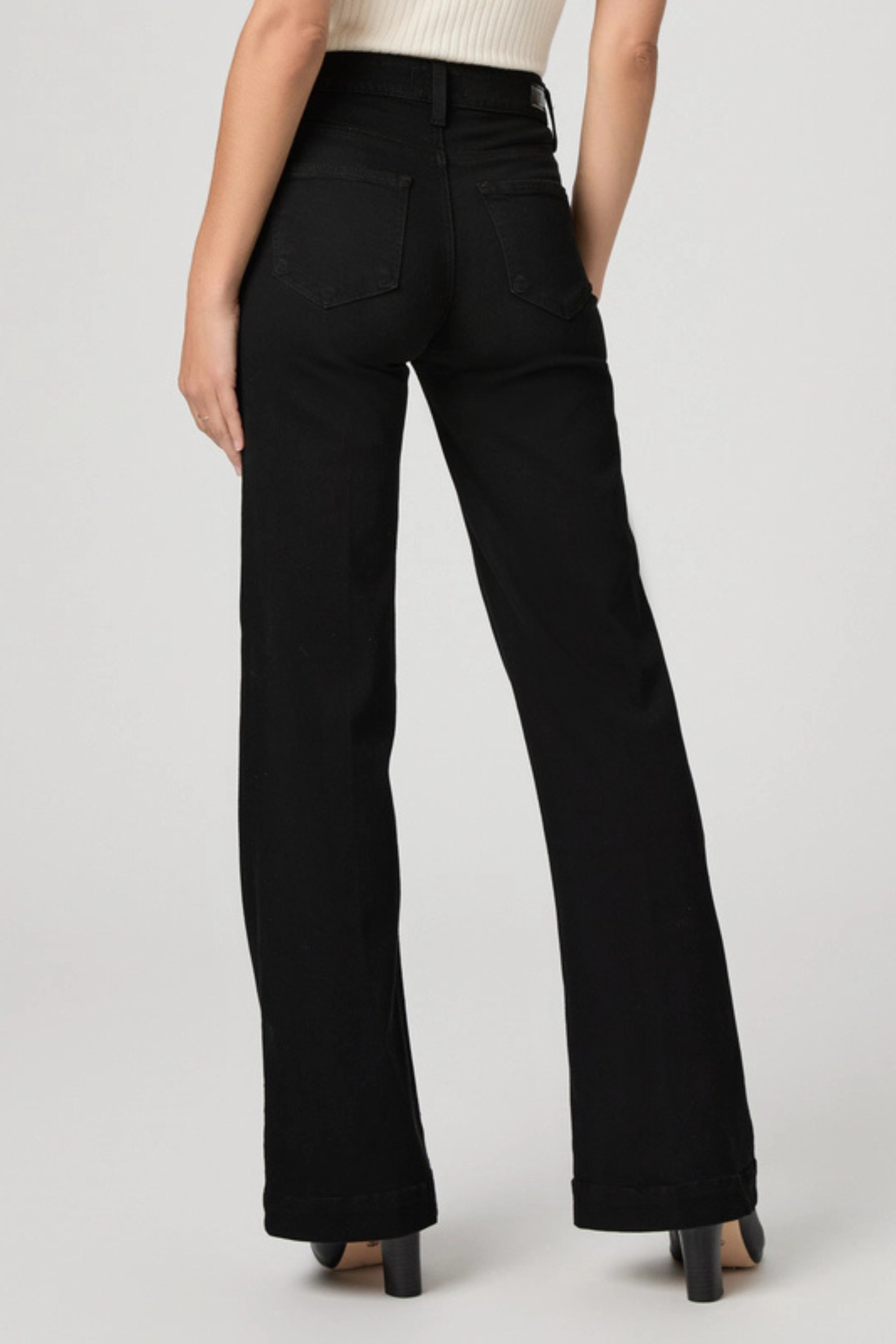 Paige Leenah 32" in Black Shadow
